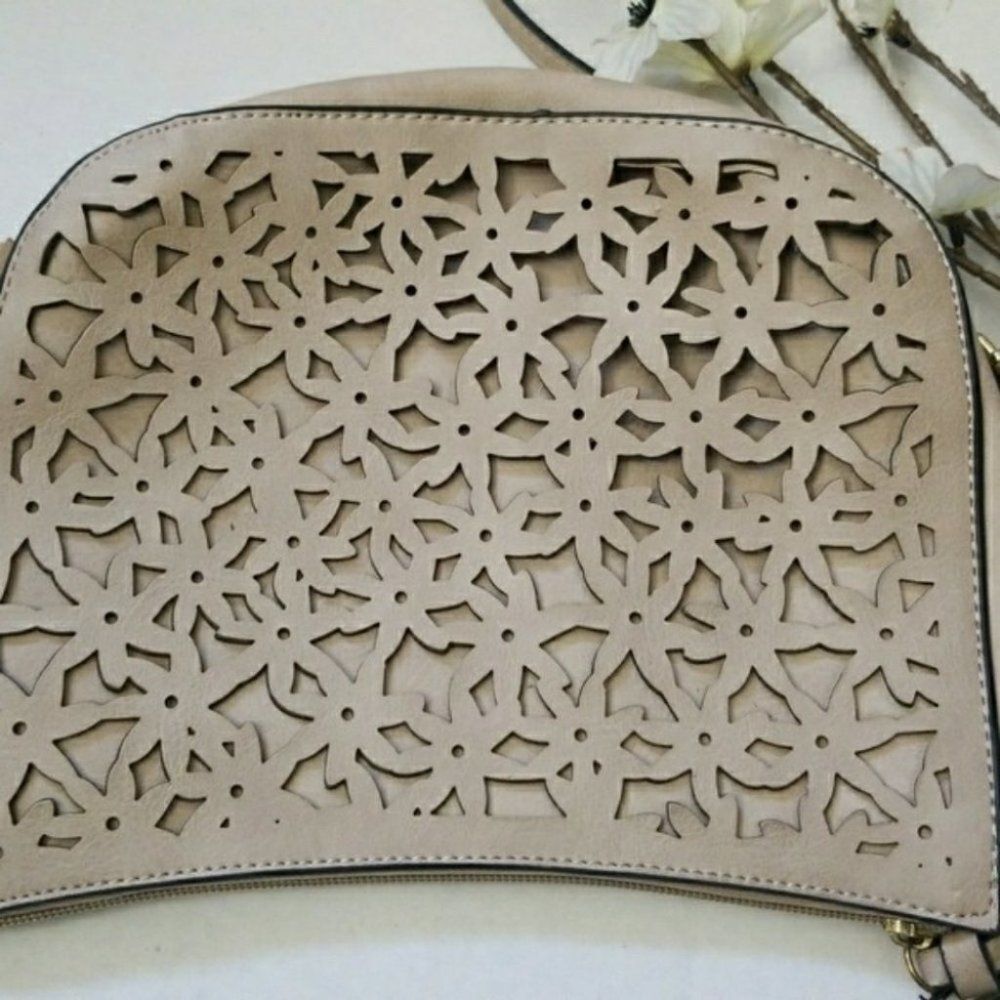 Bueno Lasercut Shoulder Bag - Picture 2 of 7